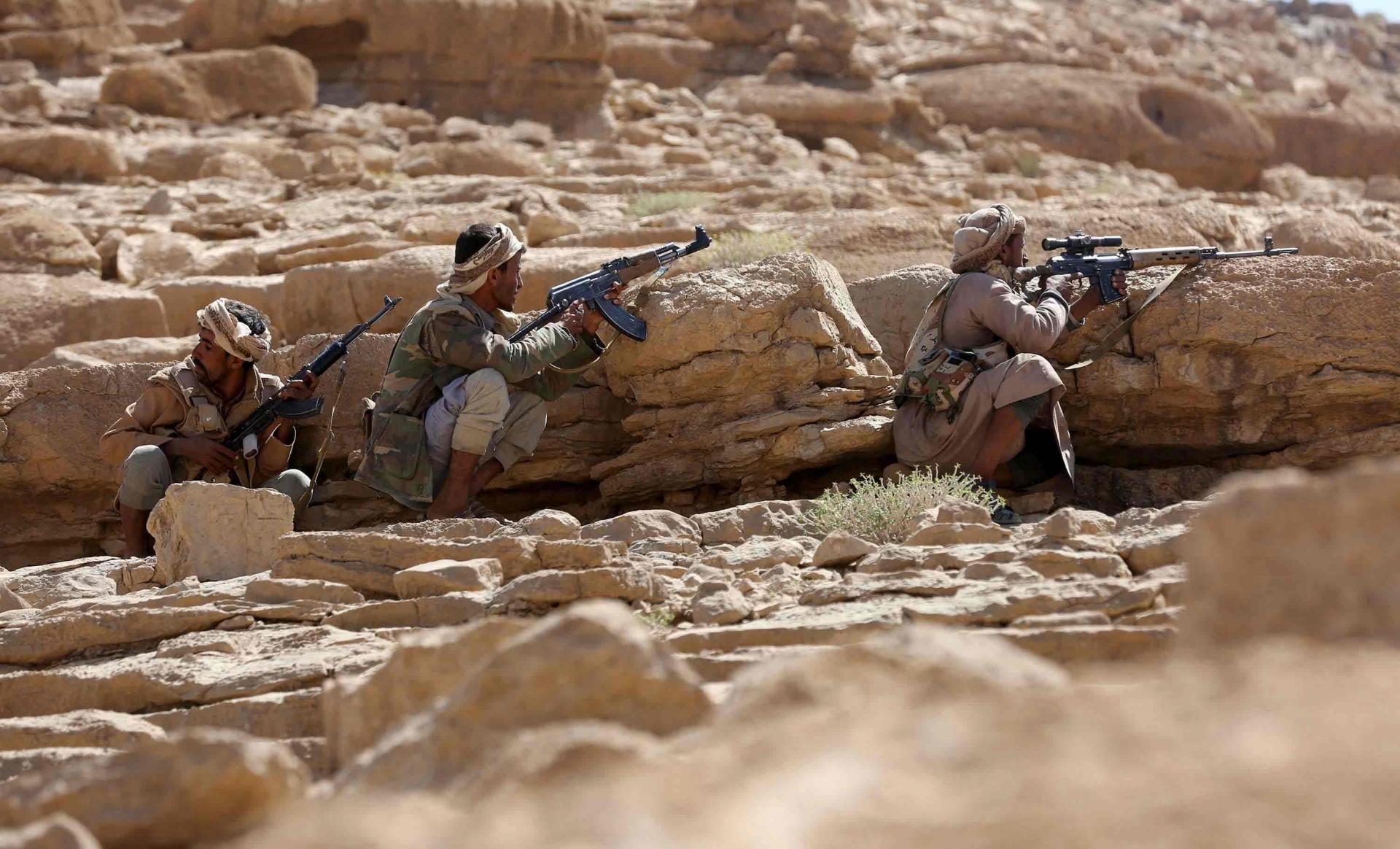 مسلحون قبليون يدعمون القوات الحكومية