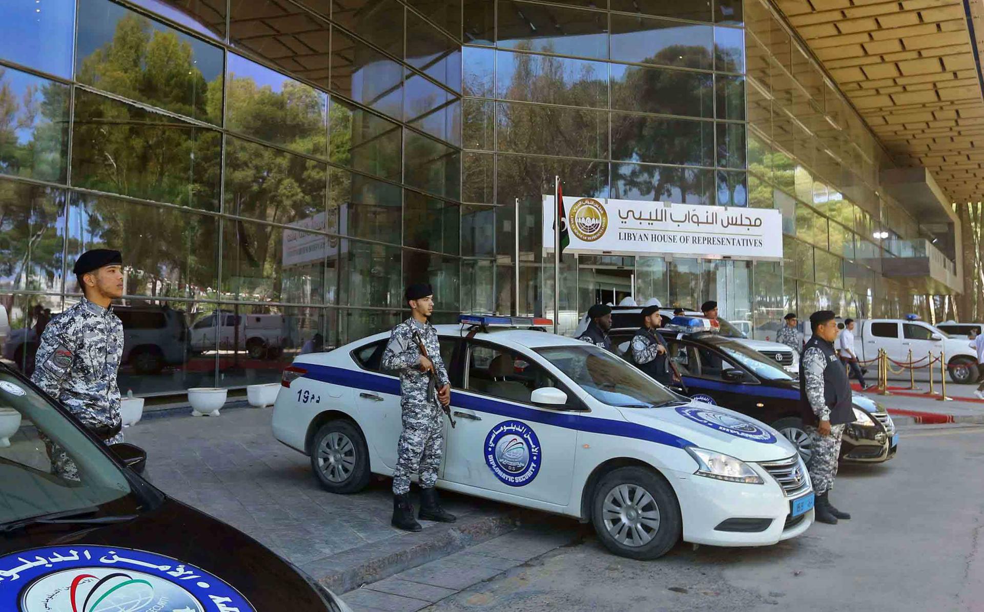 الفندق المستهدف حاول نواب إسلاميون تحويله لمجلس مصغر منذ أسابيع