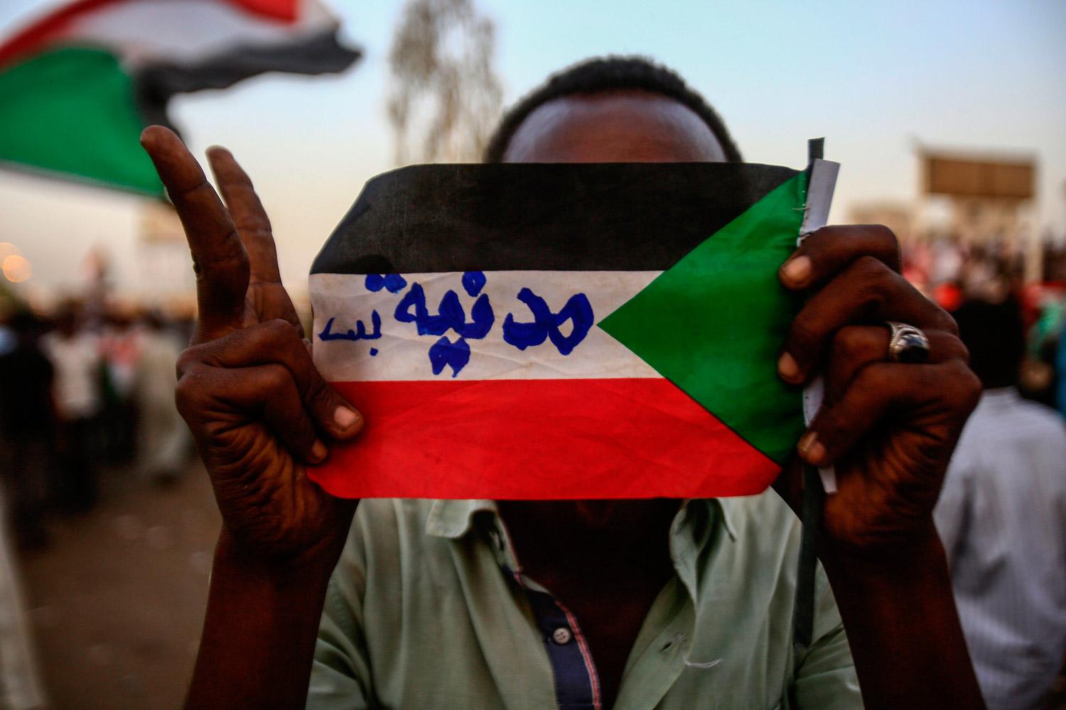 المدنية خيار المحتجين السودانيين