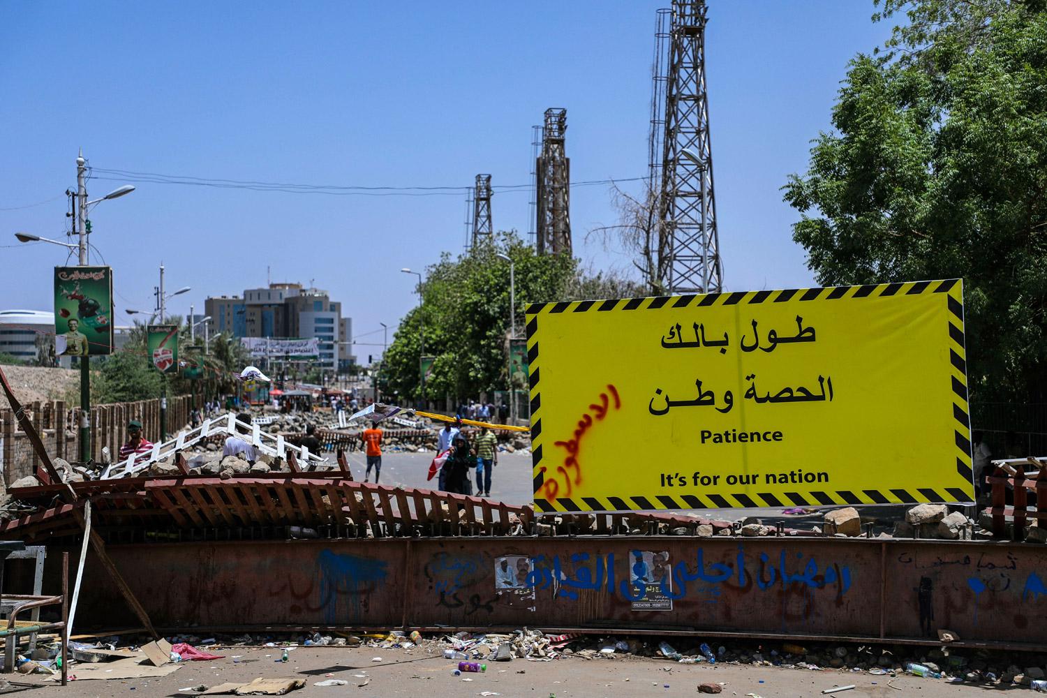 دعوات لضبط النفس من طرف المحتجين وقوات الأمن