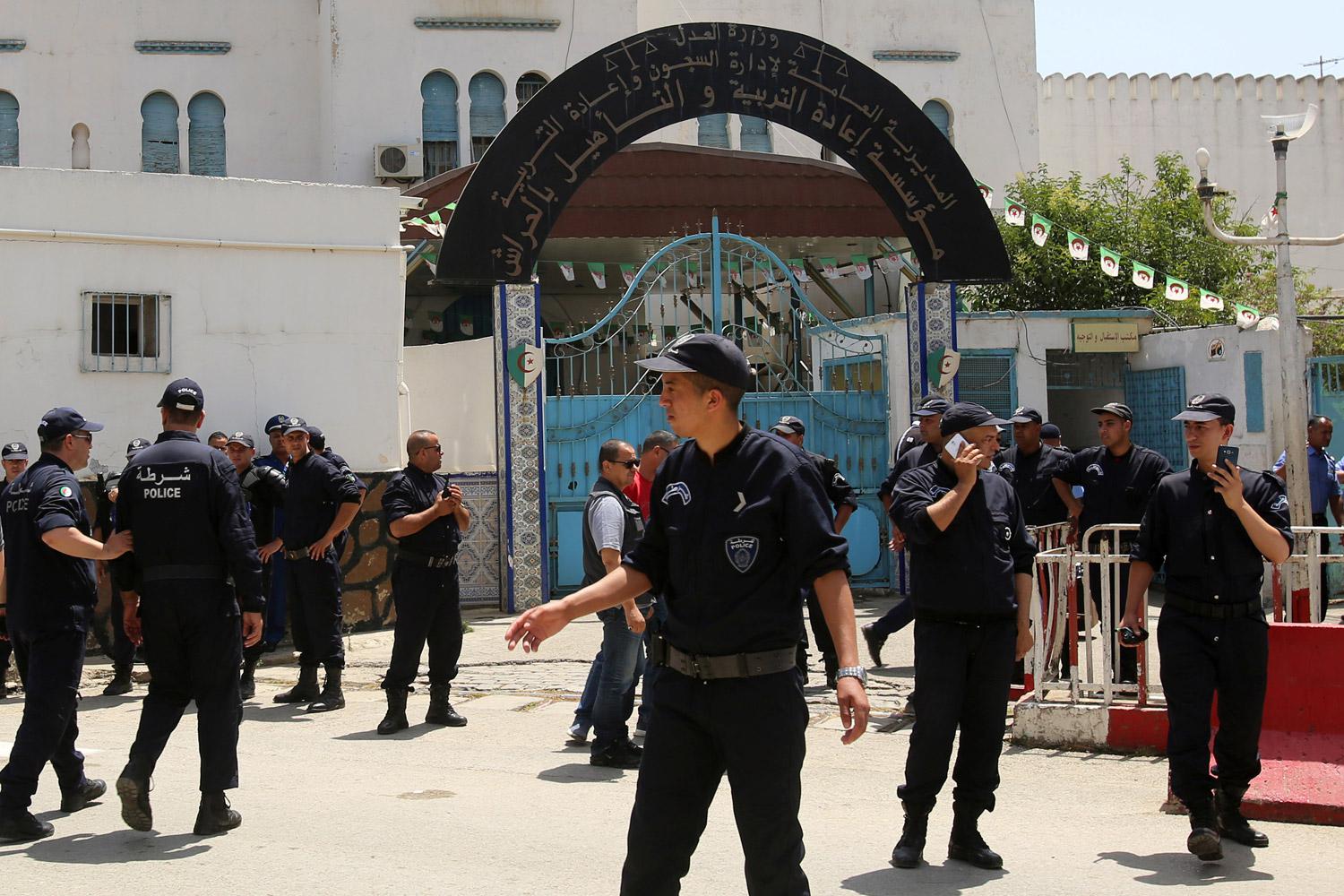 سجن الحراش يستقبل منذ أسابيع العديد من رجال الأعمال والسياسيين الذين كانوا مقربين من نظام بوتفليقة