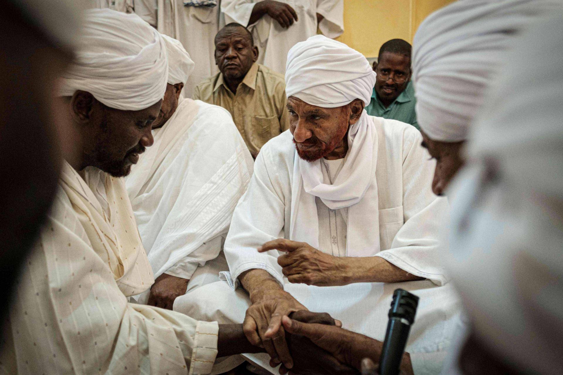 دعوة إلى أن المبادرات الوطنية هي الأساس لحل الأزمة