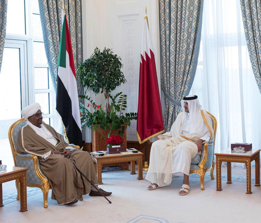 امير قطر الشيخ تميم بن حمد ال ثاني والرئيس السوداني المخلوع عمر البشير