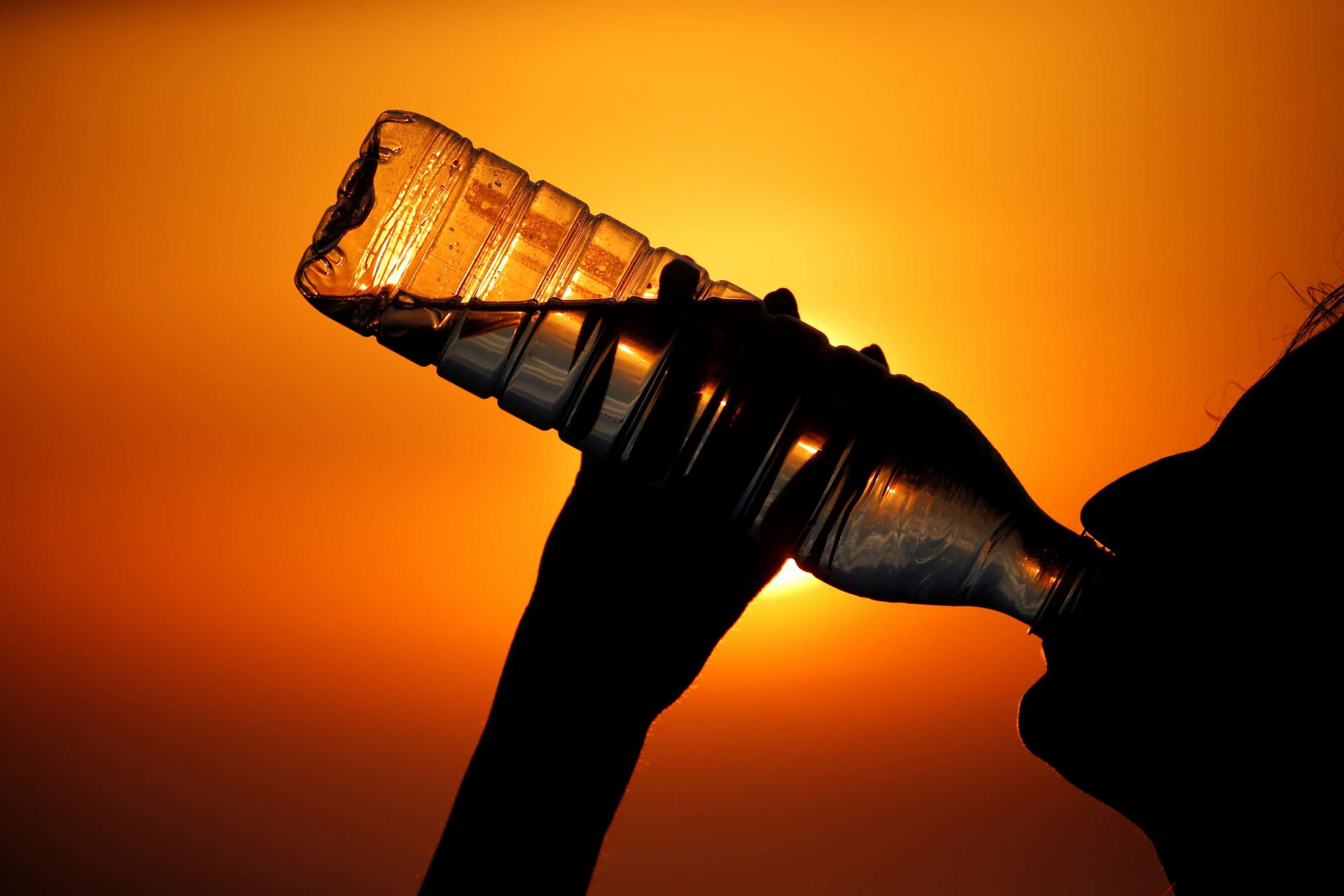 شرب الماء 