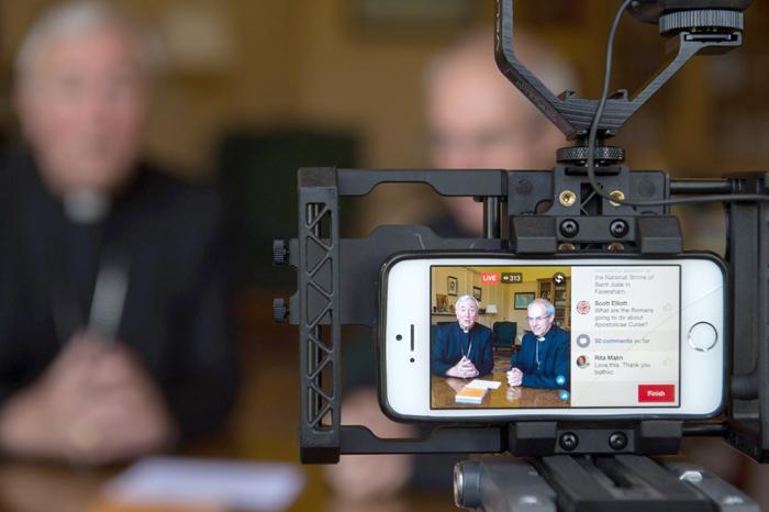 عندما تنظر إلى قطعة منشورة على فيسبوك، ستكتشف السم في التعليقات