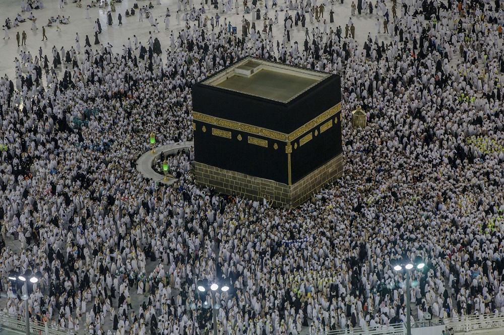 الطواف حول الكعبة في أول أيام عيد الأضحى 2018