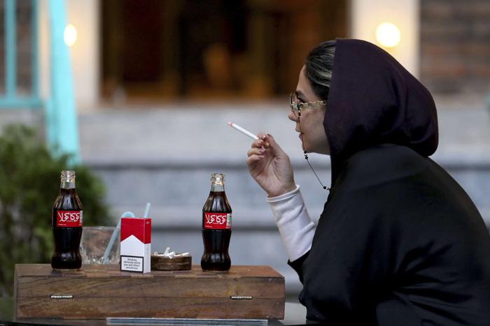ضرر التدخين كضرر المشروبات الغازية