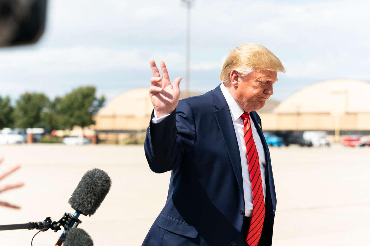 تهديد الديمقراطيين يحرج ترامب 