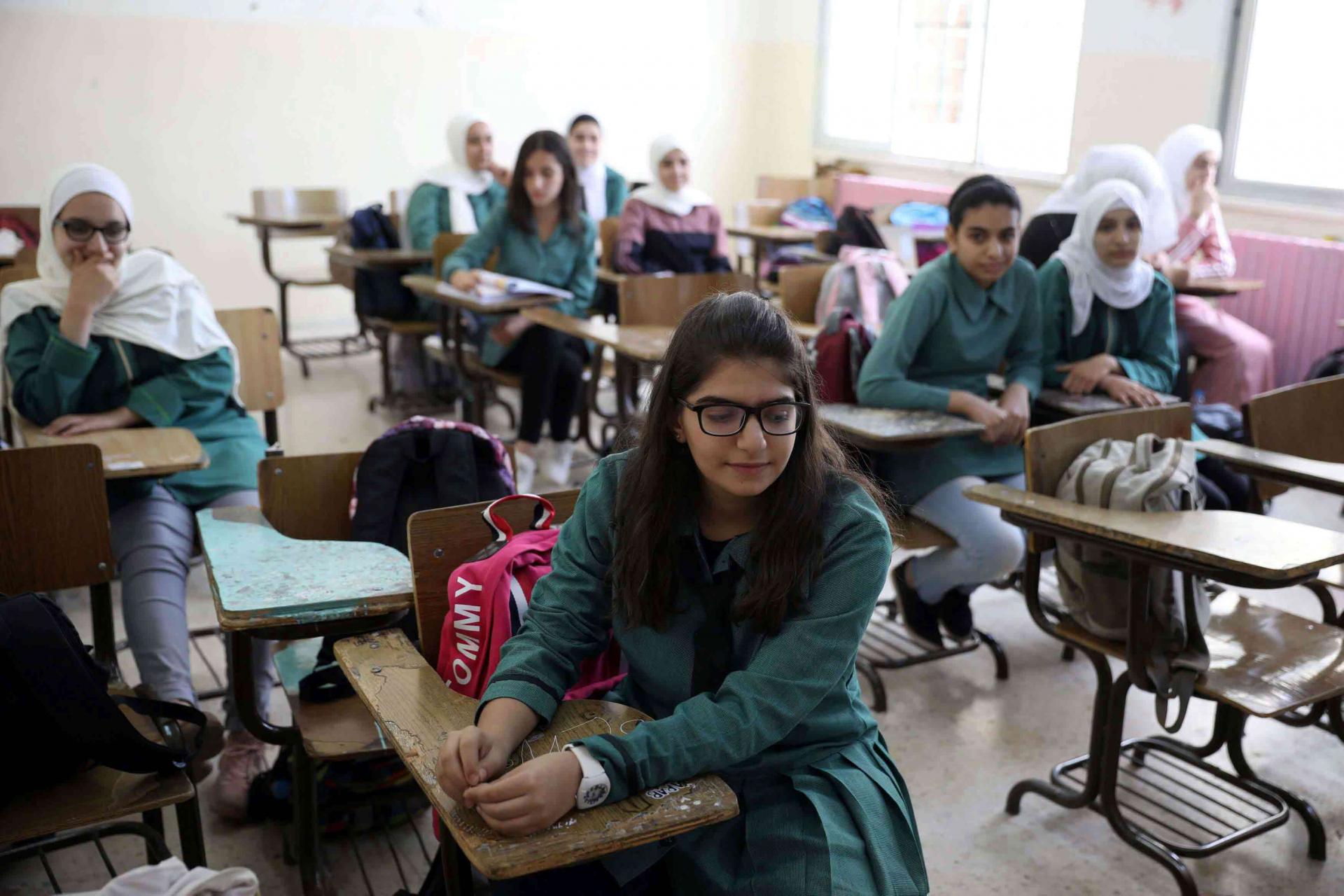 الوزارة  تلوح بتأمين مدرسين بدلاء للطلبة