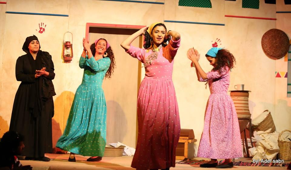 مسرحية "الطوق والاسورة" (الصورة من صفحة مهرجان القاهرة للمسرح المعاصر والتجريبي على فيسبوك)