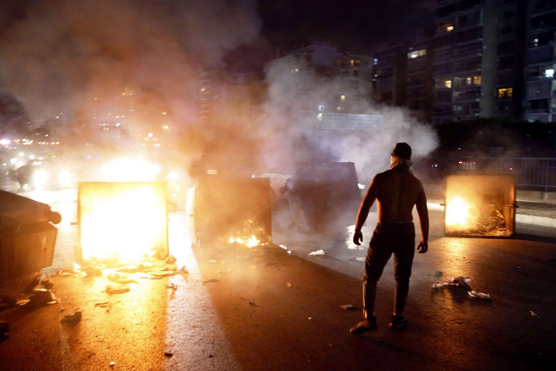 ضغط الشارع يجبر حكومة الحريري على الاستقالة