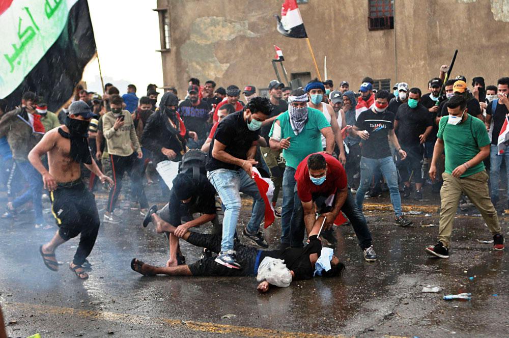 العراقيون يواصلون الاحتجاجات ولا يهابون رصاص القناصة 