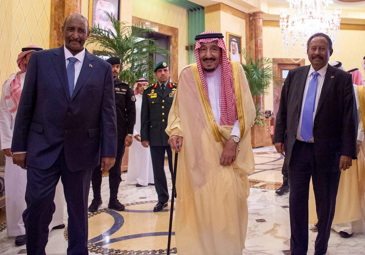 حمدوك والبرهان يستهلان جولتهما الخليجية بلقاء الملك سلمان