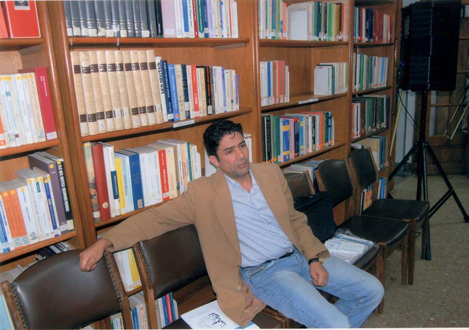 الشاعر المغربي محمد بلمو (الصورة من صفحة بلمو على فيسبوك)