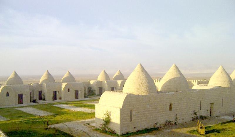 A general view of New Hermopolis