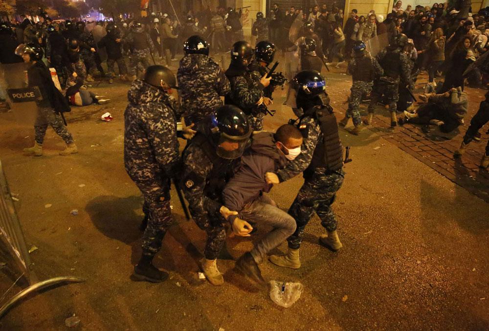 لا هدوء في لبنان إلا بالاستجابة لمطالب الشارع