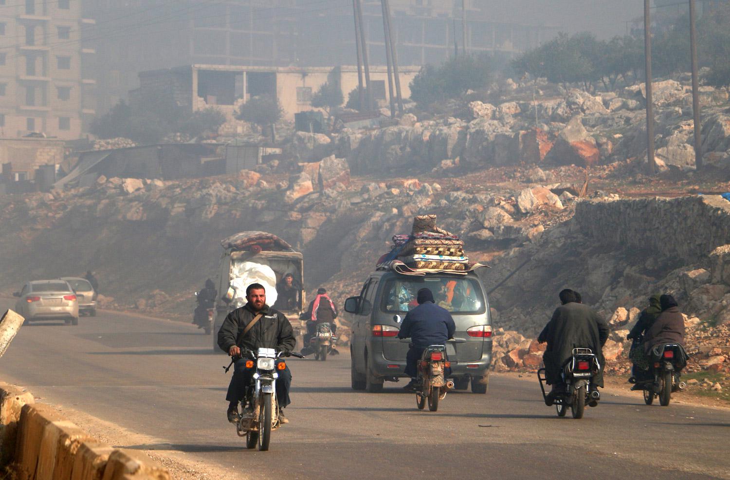 موجة نزوح جديدة في ريف إدلب هربا من المعارك