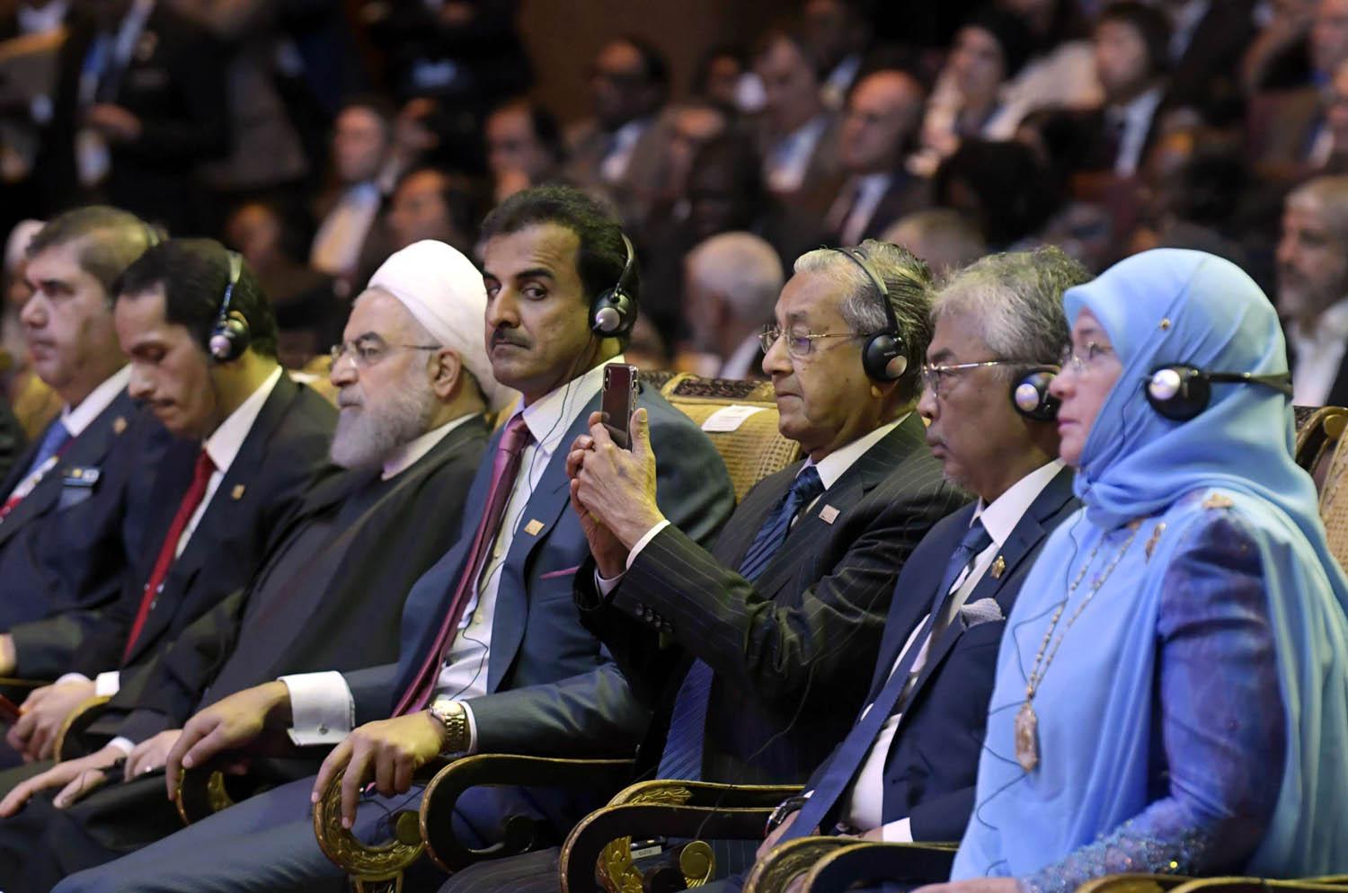 أمير قطر الشيخ تميم بن حمد في افتتاح قمة كوالالمبور