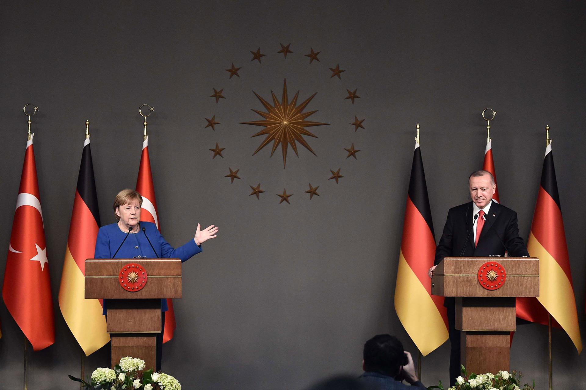 التدخل التركي في ليبيا يخيم على لقاء ميركل بأروغان 