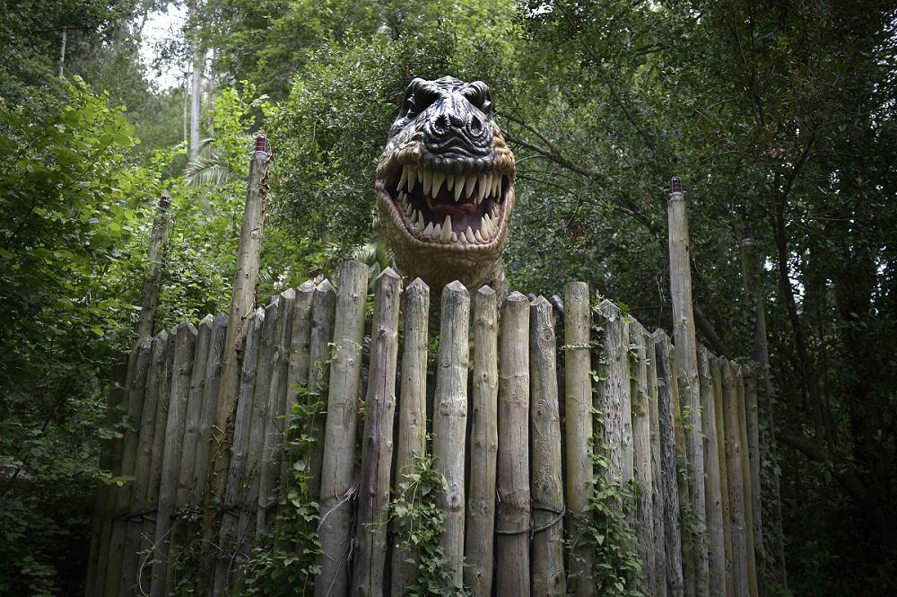 نموذج لديناصور تي ريكس في حديقة بأسبانيا