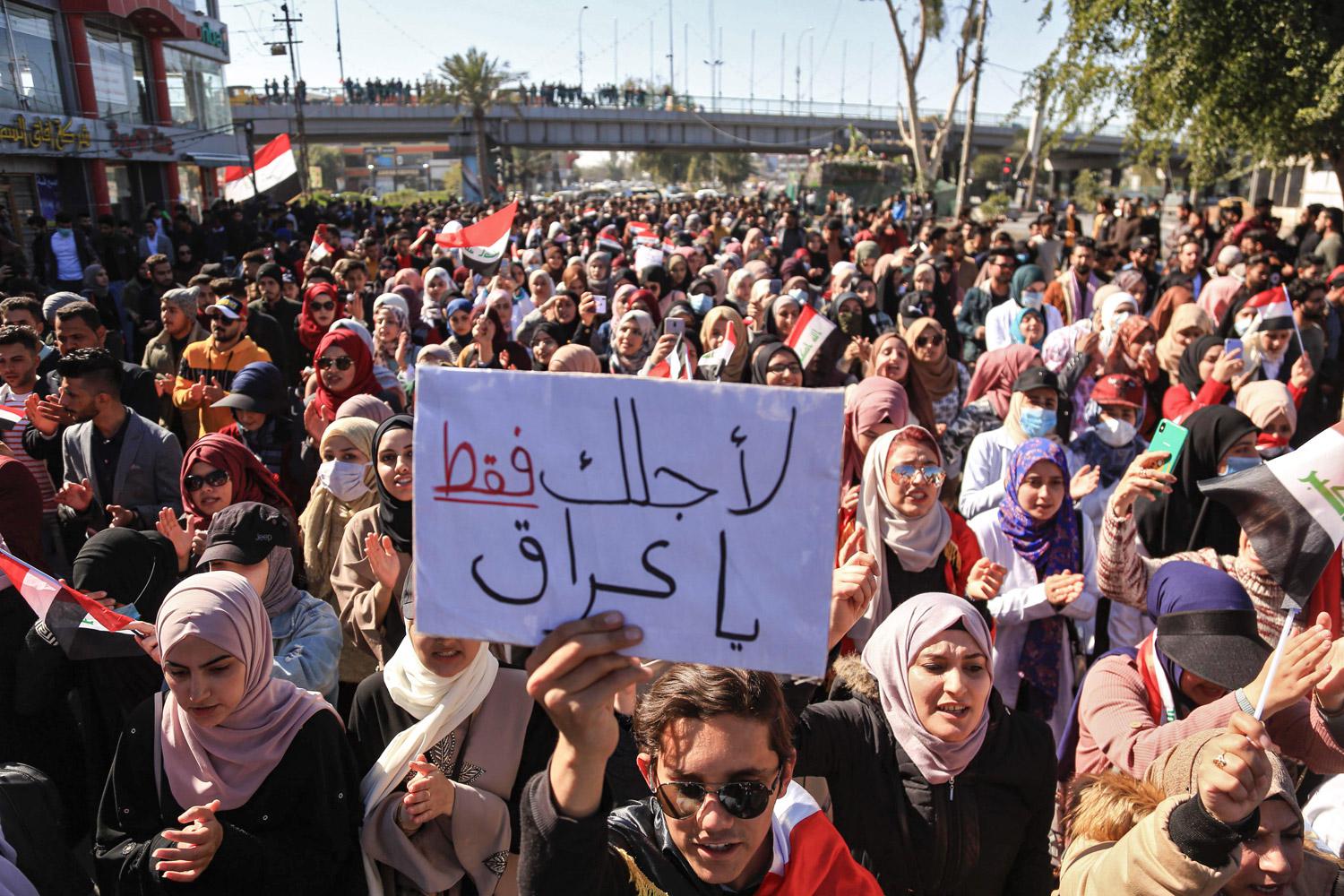 ولاء المتظاهرين للعراق يختلف عن ولاء الصدر لإيران