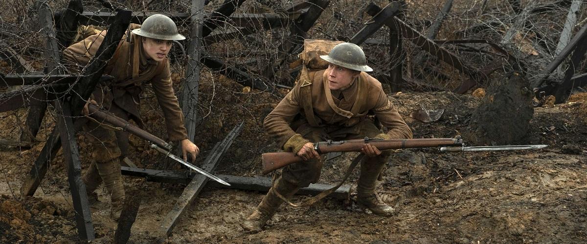 الممثلان تشارلز تشابمان وجورج ماكاي في مشهد من فيلم "1917"