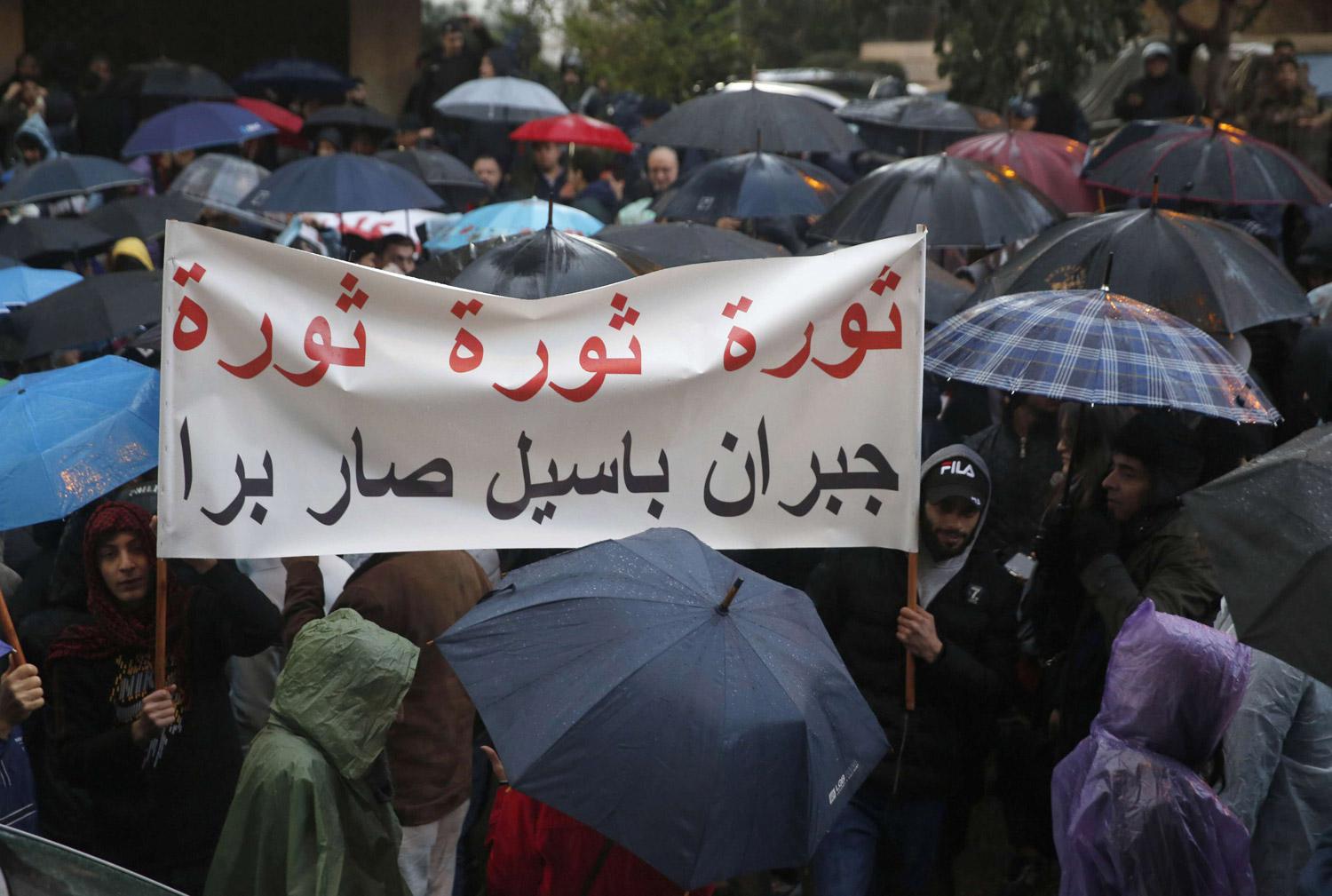 وزير الخارجية السابق أول من طالب الحراك بمحاسبته