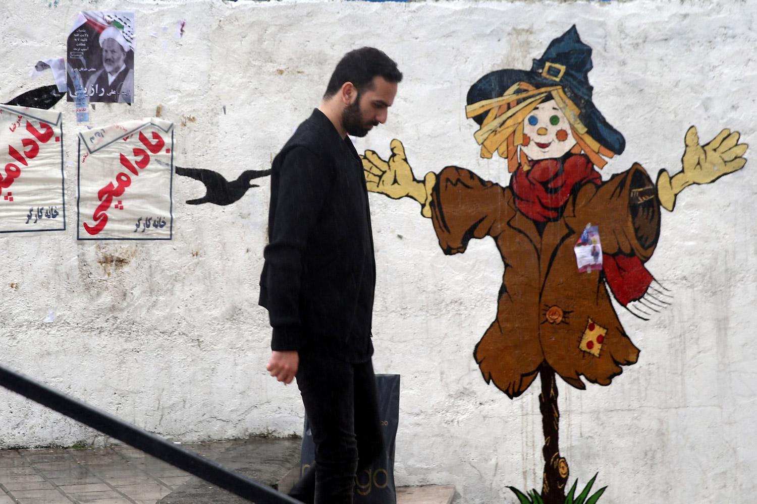الإيرانيون يقاطعون انتخابات يتحكم في نتائجها المرشد