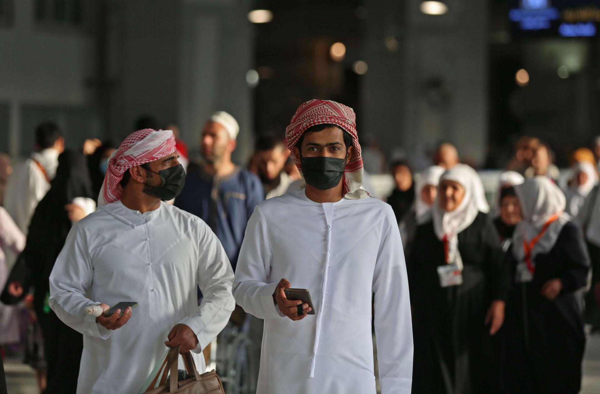 معتمرون