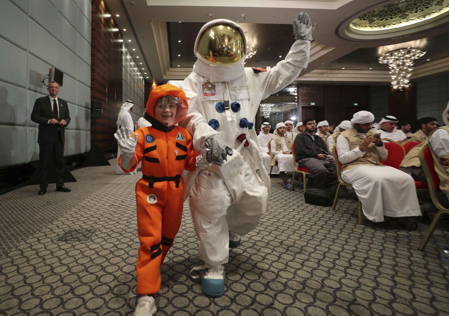 رائد فضاء اماراتي