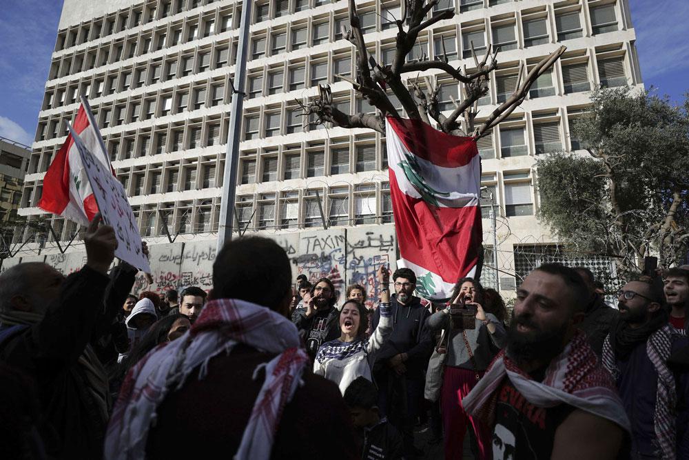 الحراك اللبناني يتمسك برحيل النظام السياسي