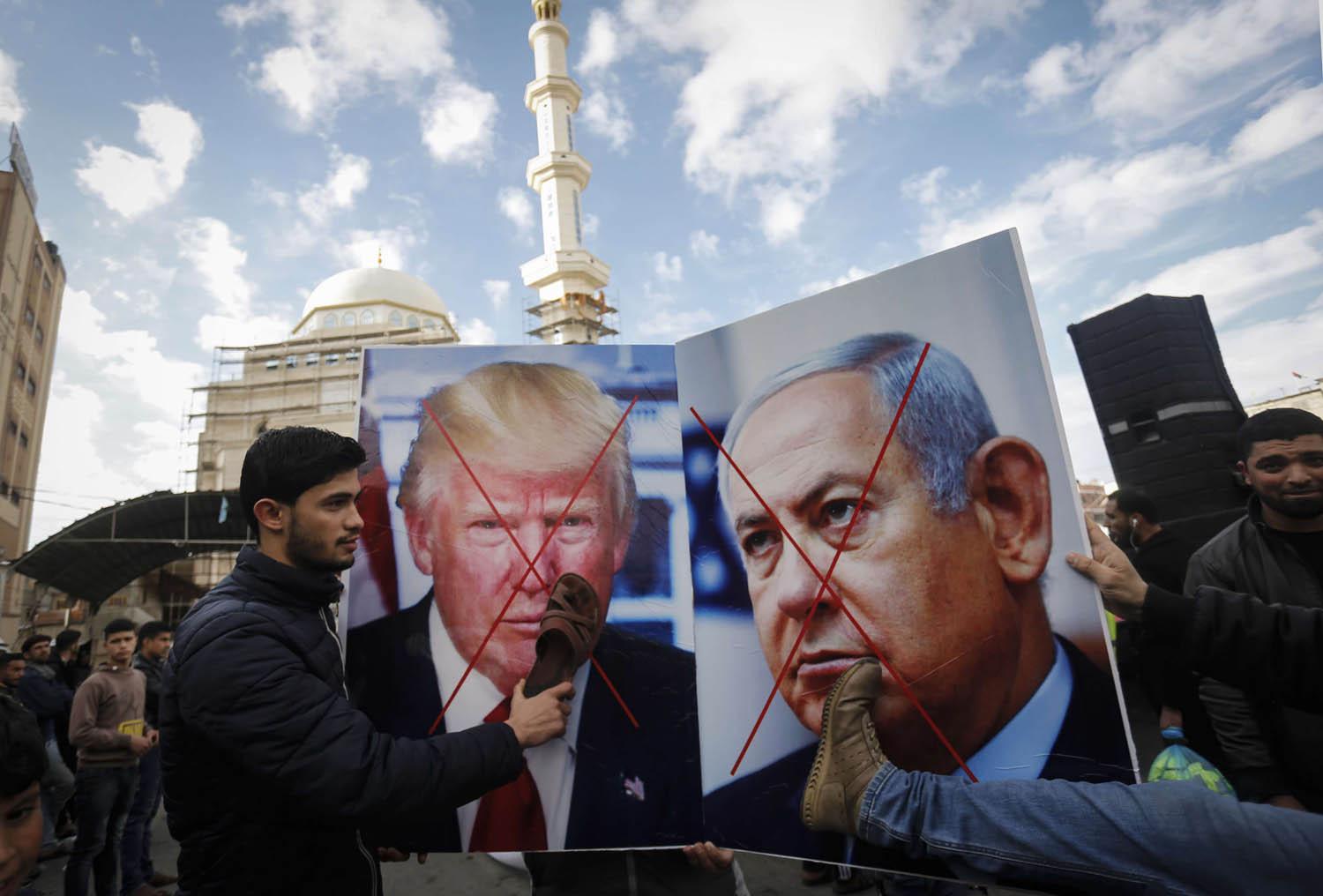 فلسطينيون في غزة يتظاهرون ضد صفقة القرن