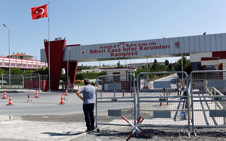 سجن سيليفري في إسطنبول يعج بالصحفيين والمعارضين