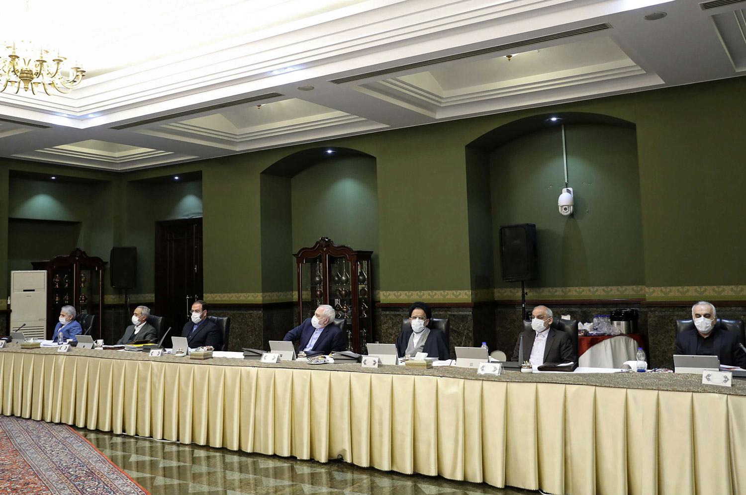 كورونا يتفشى داخل البرلمان الإيراني وبين المسؤولين ورجال الدين