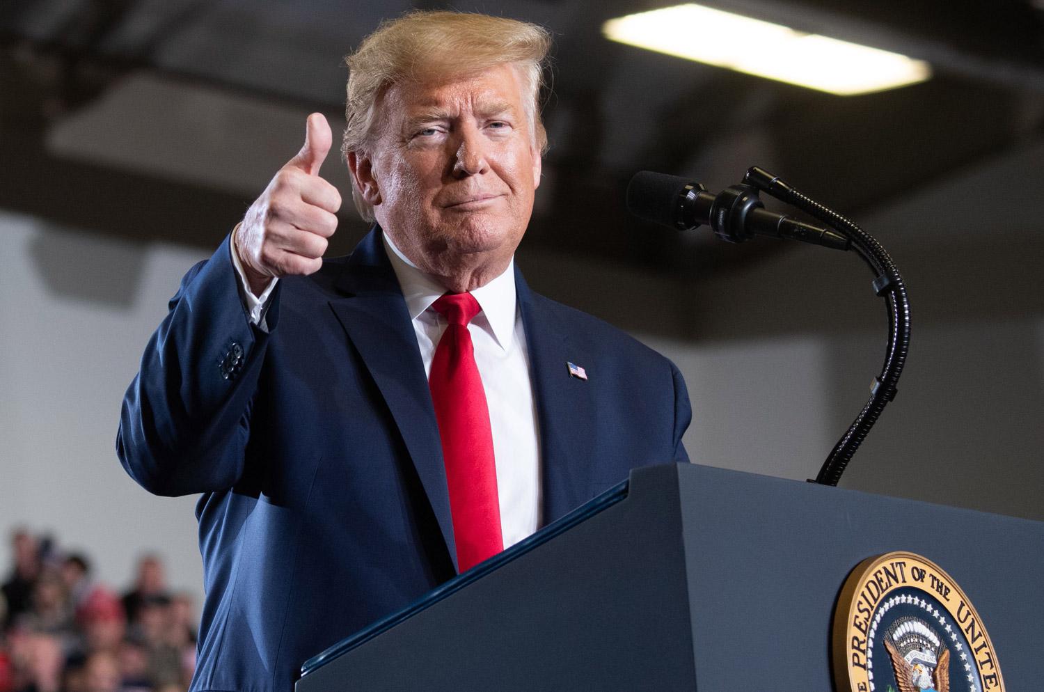 فرض فحص حرارة على جميع من يتواصل مع الرئيس