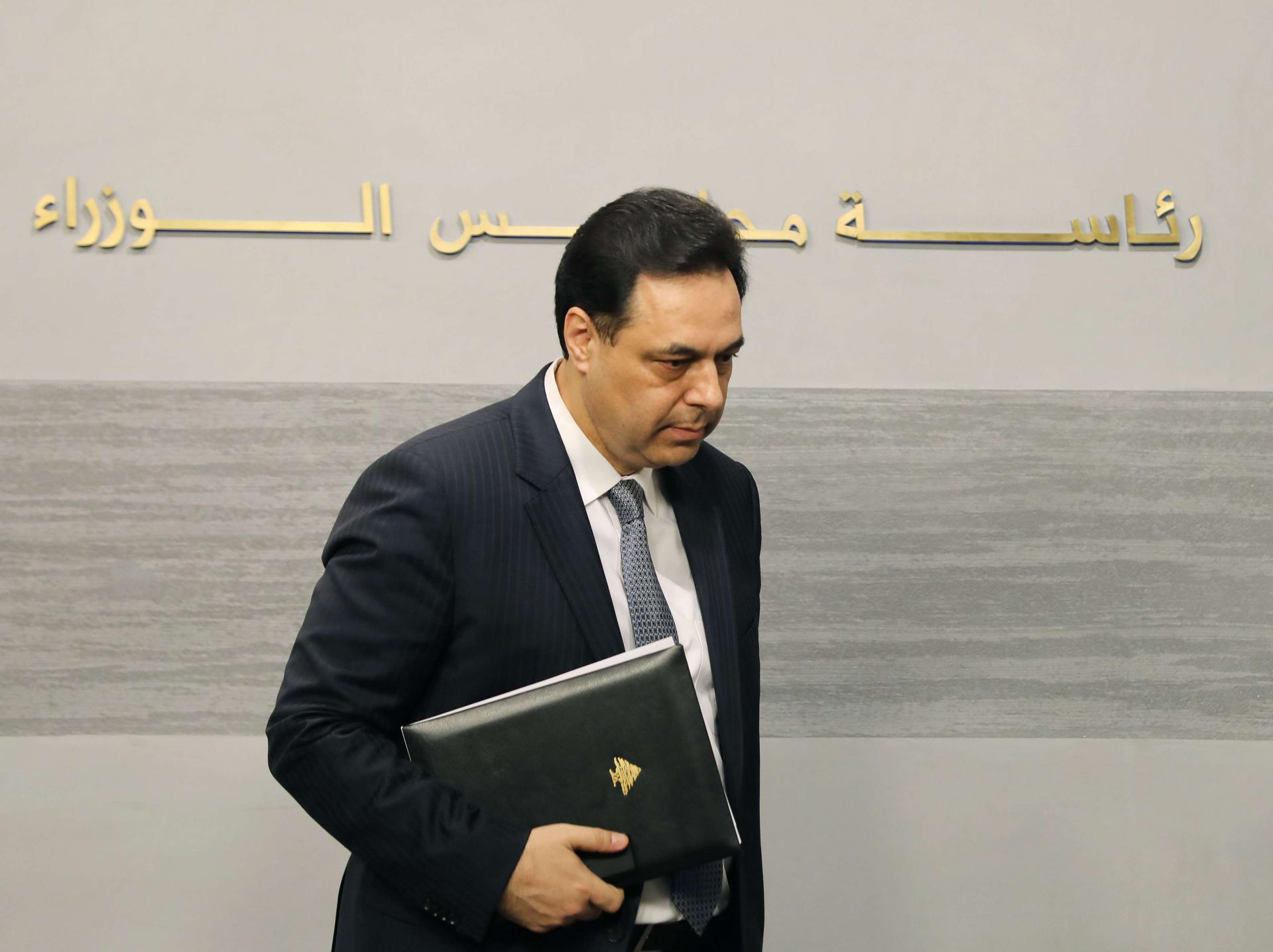 دياب يسعى لإخراج لبنان من أزمة مالية خانقة