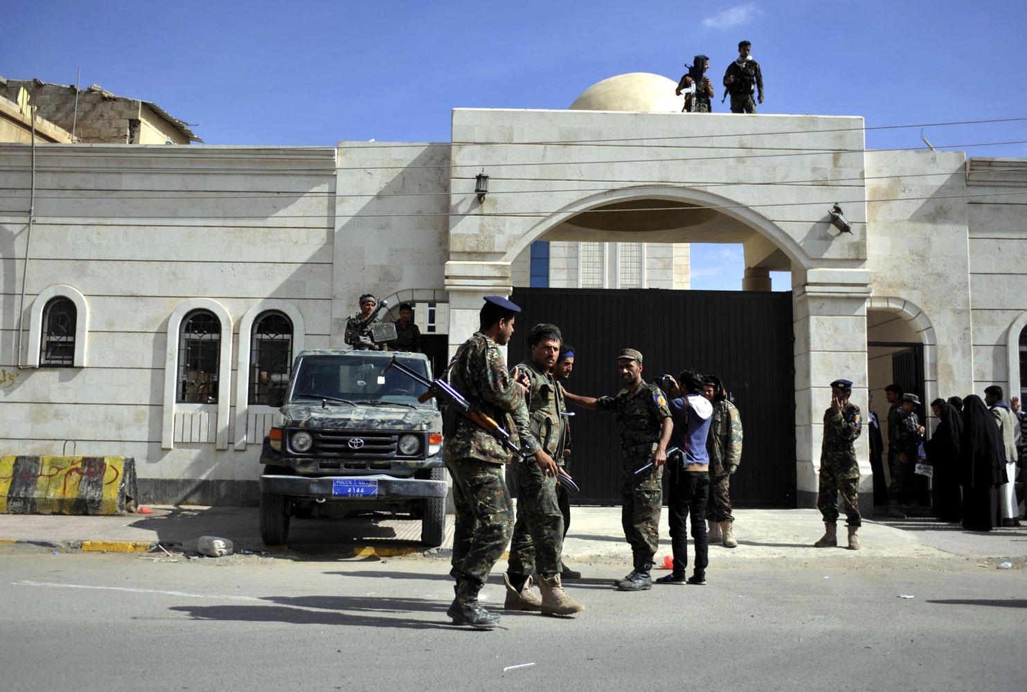 الحوثيون يضطهدون الأبرياء لمجرد انتمائاتهم الدينية