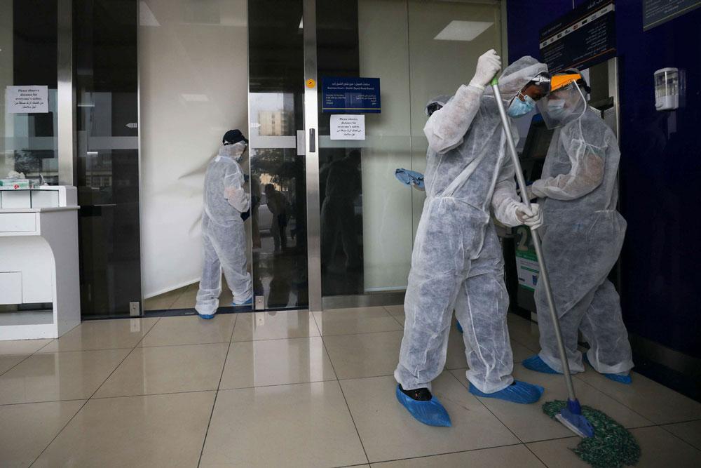 الإمارات تدشن حملة تعقيم ضخمة توقيا من كورنا