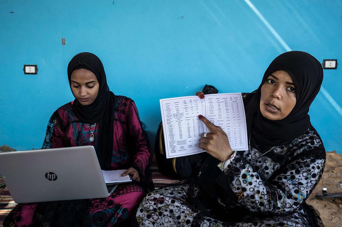نساء مصريات نوبيات قمن بتجميع قاموس  بحوالي 230 كلمة من اللغة النوبية