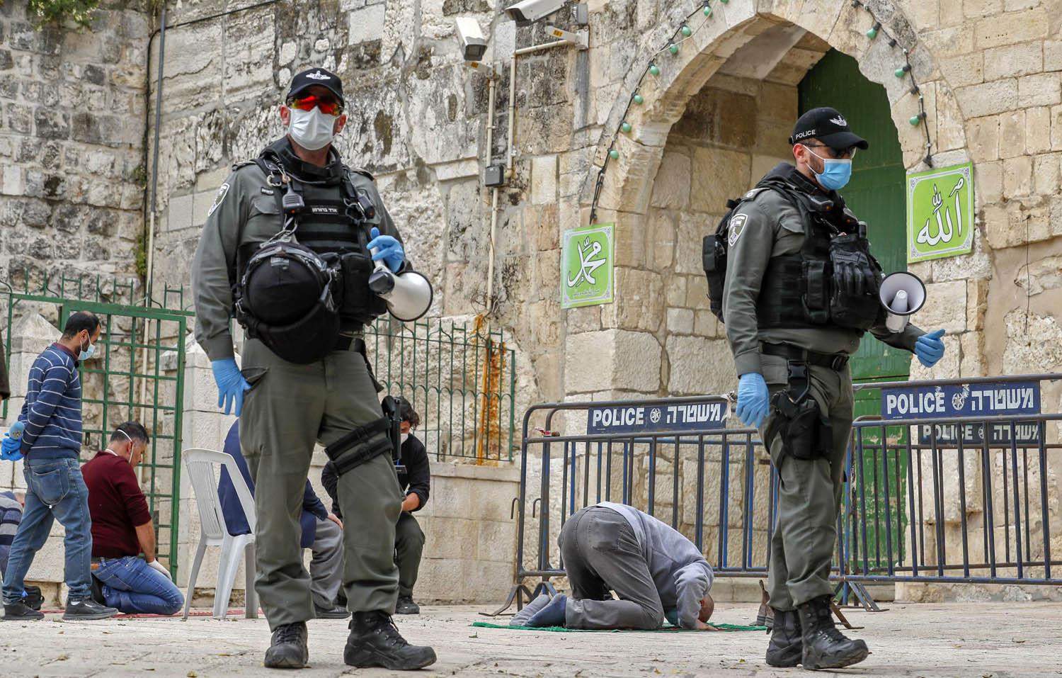 جنود اسرائيليون قرب المسجد الأقصى في القدس