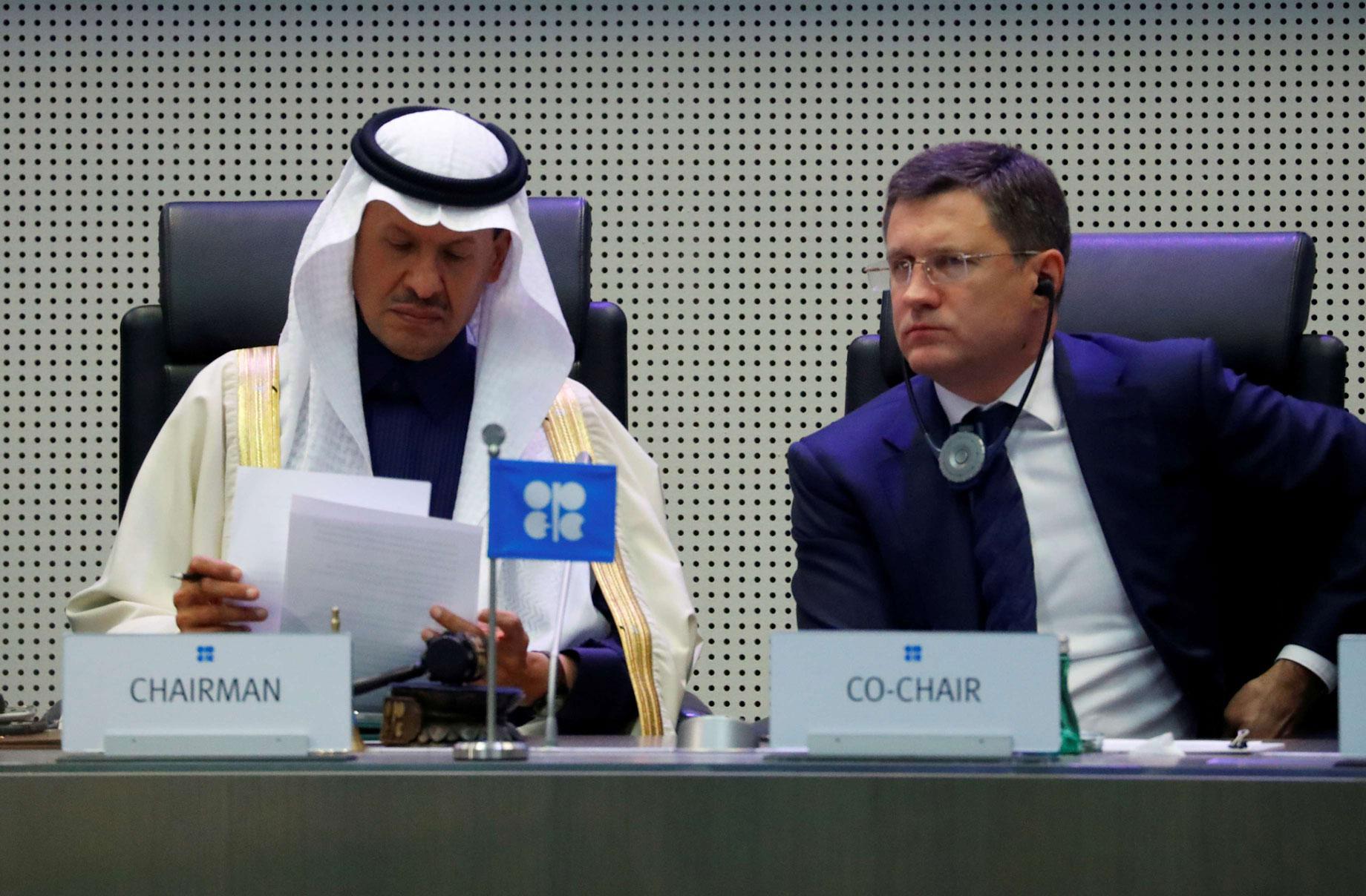 السعودية وروسيا تريدان مشاركة المنتجين مالآخرين من خارج التحالف في خفض قياسي لانتاج النفط