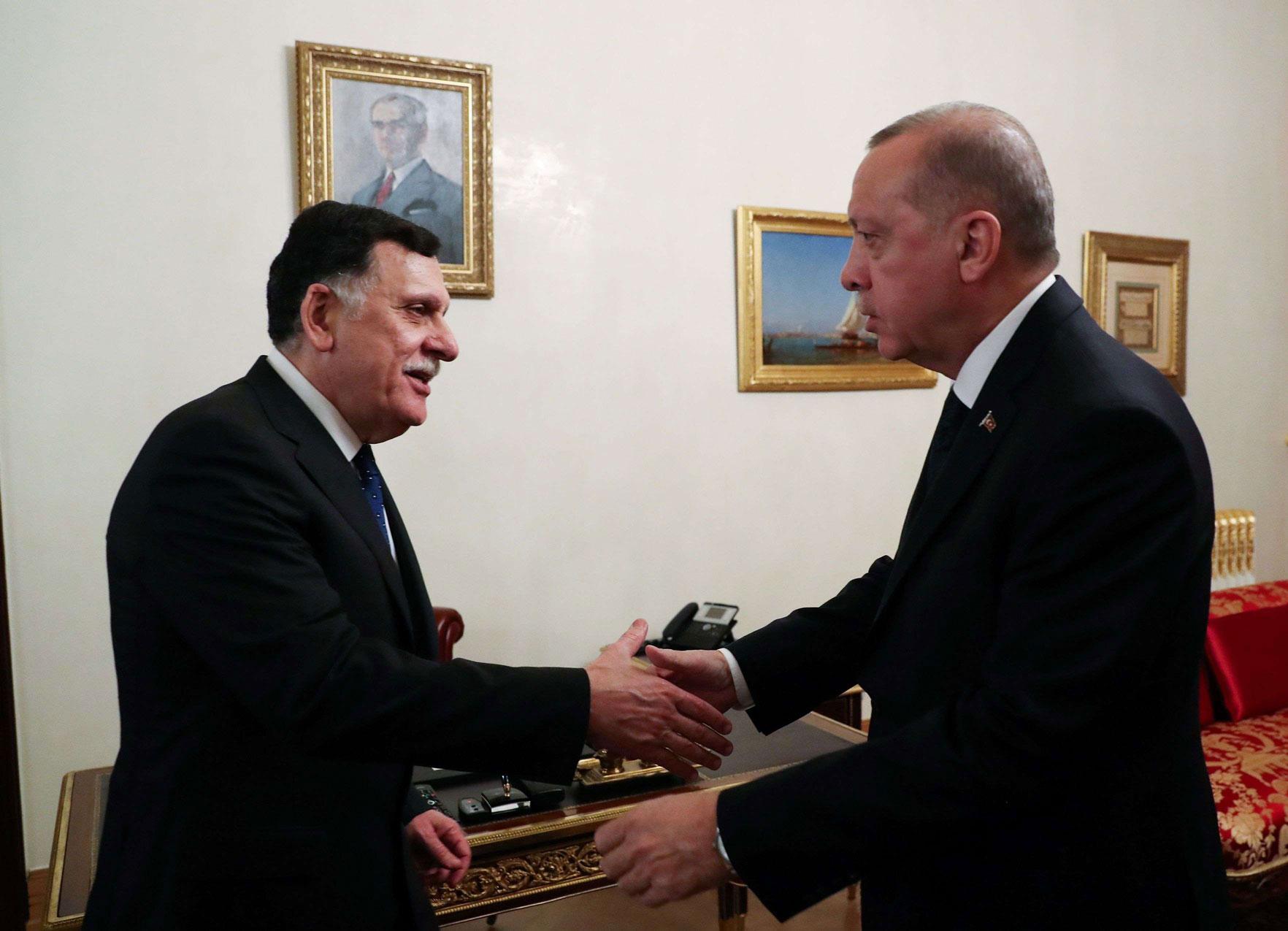 الرئيس التركي رجب طيب اردوغان ورئيس حكومة الوفاق الليبية