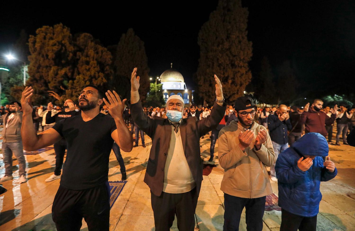 إعادة فتح المسجد مع فرض بعض الإجراءات الاحترازية