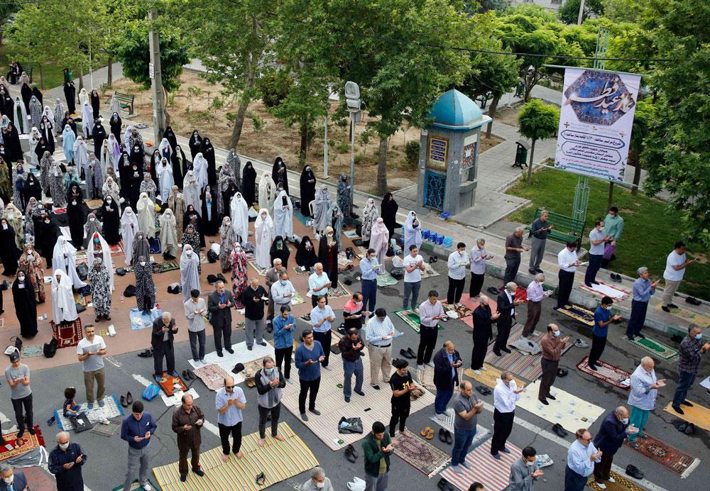 الايرانيون أدوا صلاة العيد في الشوارع