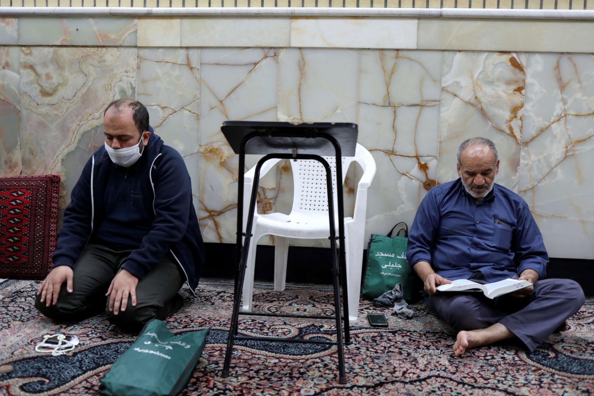 تفشي كورونا السريع دفع ايران لاغلاق المساجد