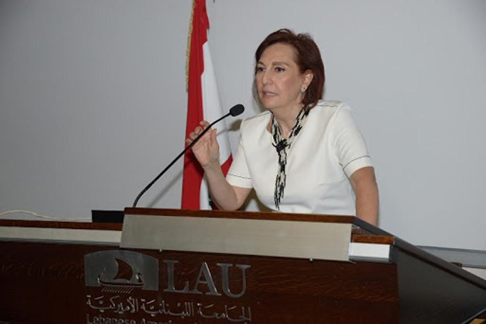 رسالة من مولوي الى 'الصبايا القاعدين في بيوتهن'