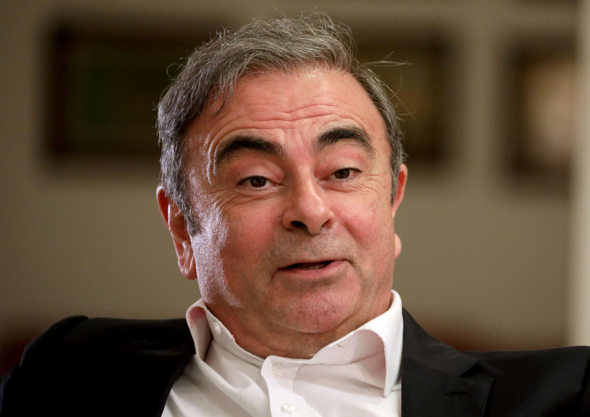 كارلوس غصن بين دولتين