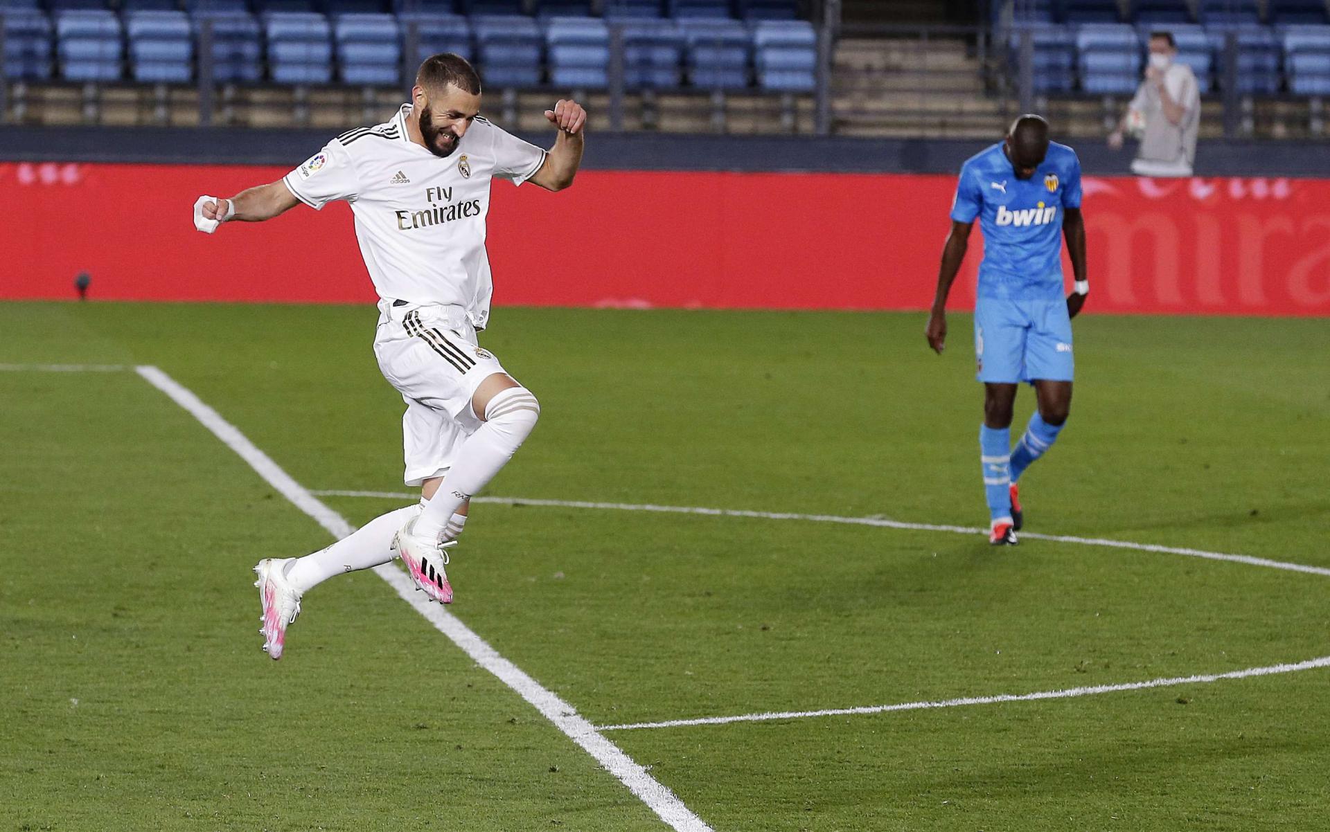 بنزيمة يتابع أدائه التهديفي اللافت في الموسم