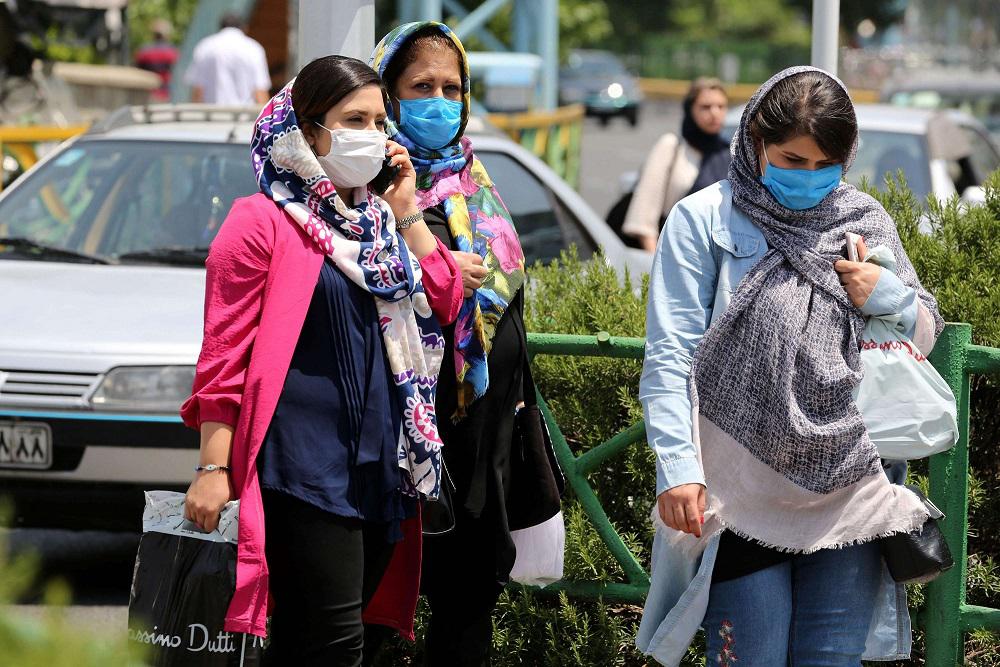 إيران ملزمة بالتعايش مع كورونا لتجاوز أسوأ أزمة اقتصادية 