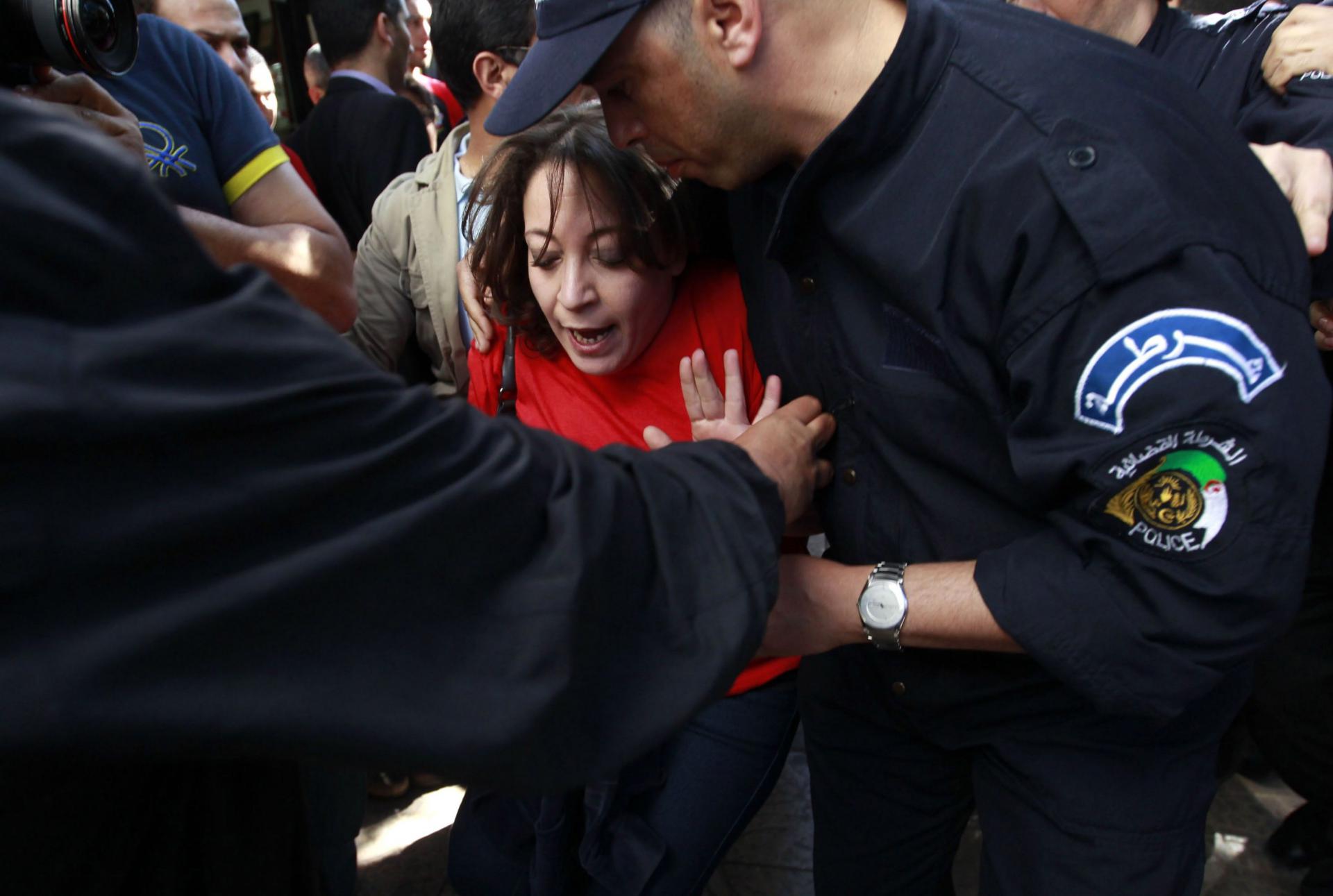 بوراوي واحدة من عشرات السجناء الموقوفين بسبب الحراك